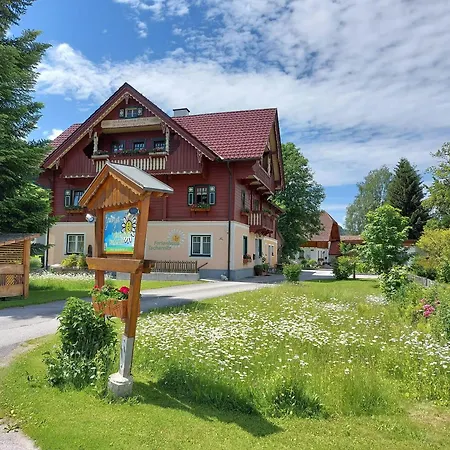 Charming House In Pruggern, Mountain View プルークガーン